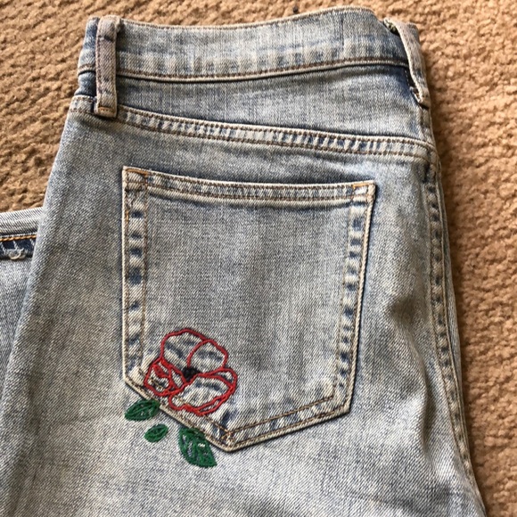 Embroidered Gap boyfriend jeans - Picture 5 of 7